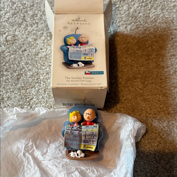 Hallmark Other - Hallmark Peanuts Gang Reading Ornament - Blue and Yellow